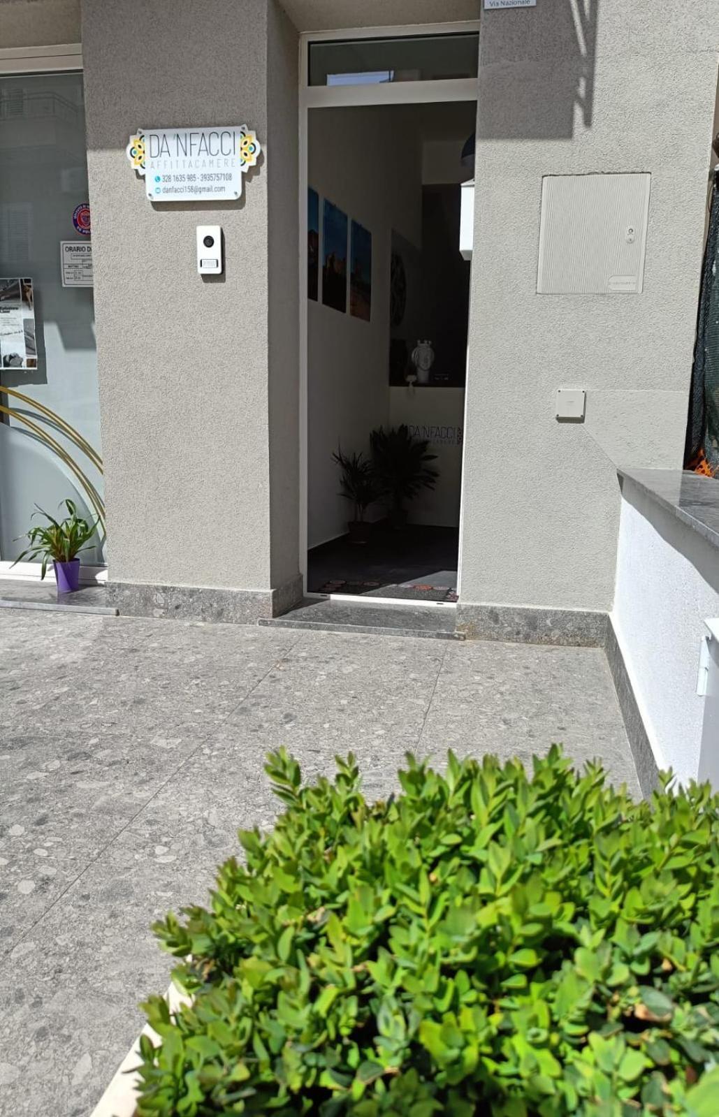 Da 'Nfacci Affittacamere Carini Exterior photo